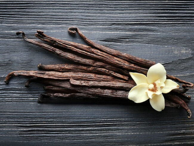 Almond Extract Alternative Tips in Baked Goods